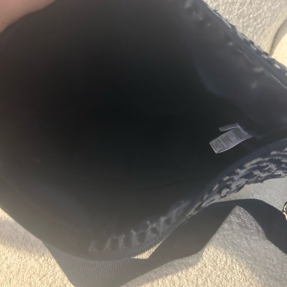 Thirty-One Blue and Gray Patterned Crossbody Bag - Picture 3 of 4